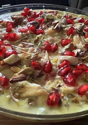 A picture of Vermicelli fruit custard with pomegranate.