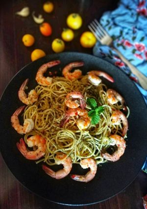 A picture of Garlic Shrimp Spaghetti.