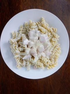 Una foto de Salsa bechamel con embutidos y pollo