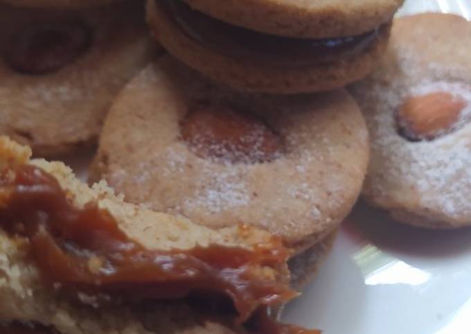 Alfajores de Almendra y Dulce de Leche Receta de graciela martinez  @gramar09 en Instagram ☺?- Cookpad