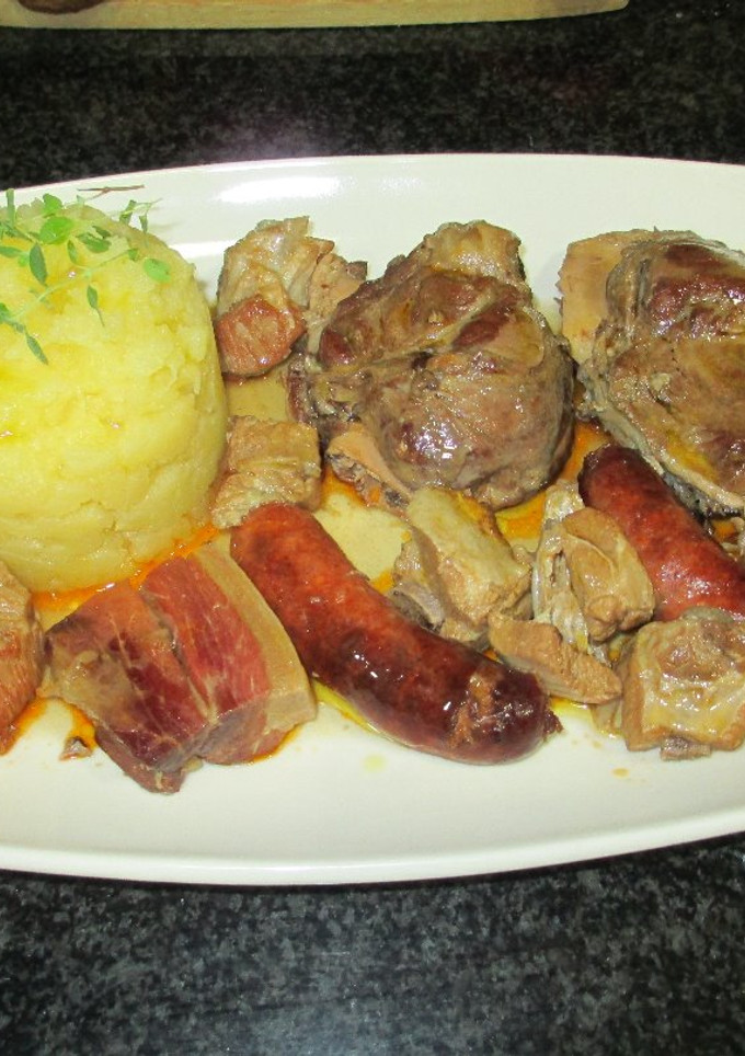 Una foto de Rasol de variedades de carne de cerdo especiada