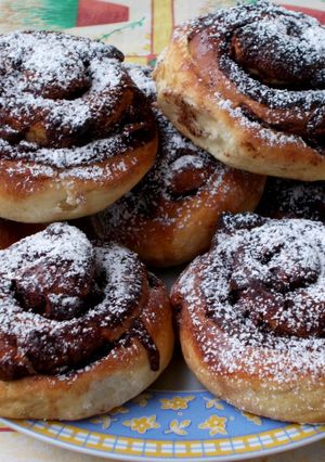 Kakaós csiga csoki darabokkal recept fotója