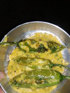 ભરેલા મરચા ની કઢી (Bharela Marcha Kadhi Recipe In Gujarati) રેસીપી મુખ્ય ફોટો