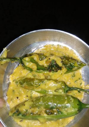 ભરેલા મરચા ની કઢી (Bharela Marcha Kadhi Recipe In Gujarati) રેસીપી મુખ્ય ફોટો