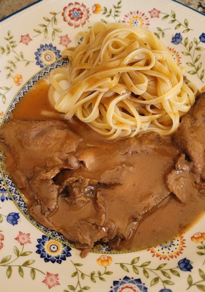 Una foto de Tallarines con filetitos Mignon y salsa Pedro Ximénez
