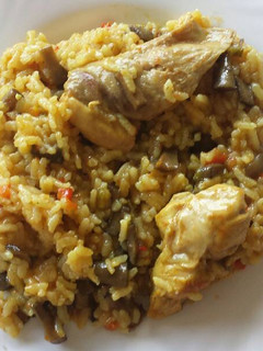 Una foto de Arroz con conejo