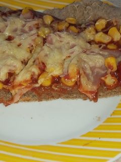Pizza glutén-,tej-, tojásmentesen recept fotója