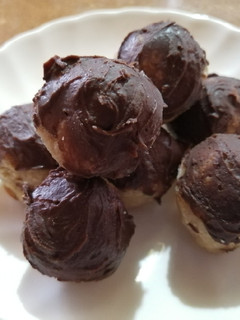 Una foto de Trufas de coco y avena