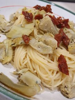 Una foto de 🍝Espaghetti con alcachofa🍝