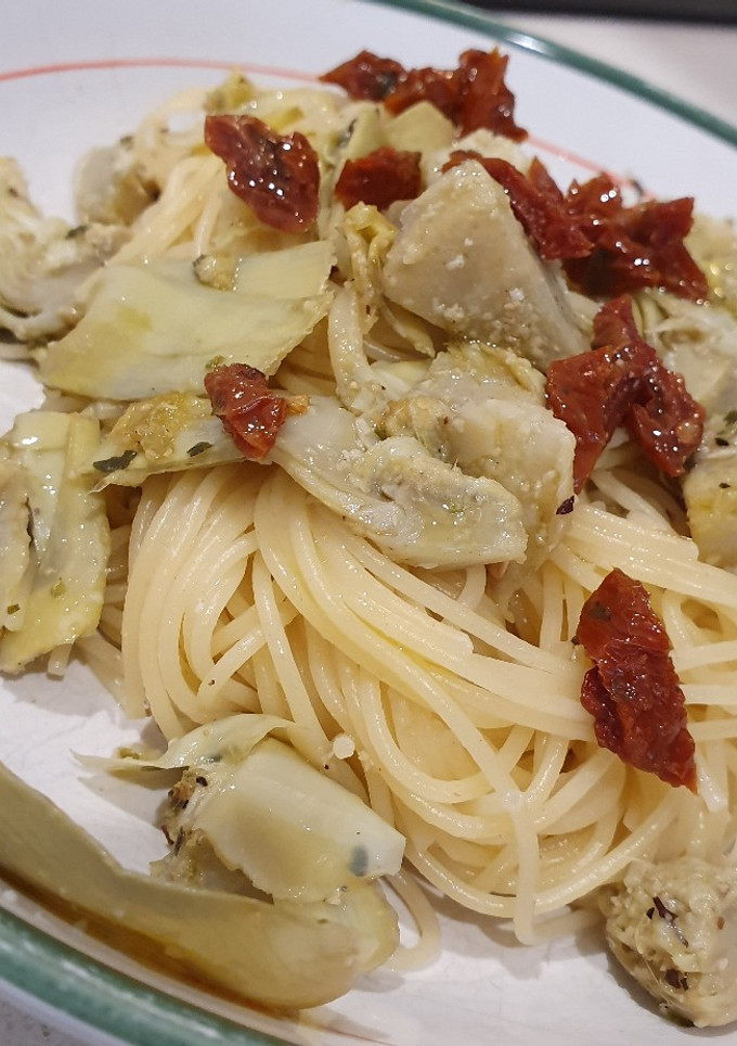 Una foto de 🍝Espaghetti con alcachofa🍝