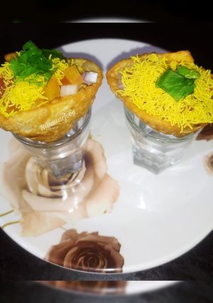 A picture of Mini ice cream cone chaat.