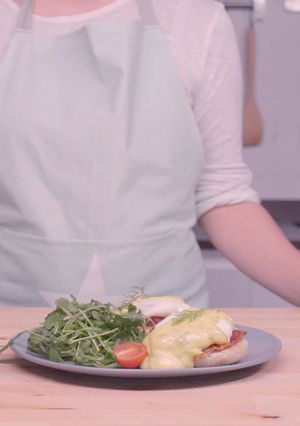 A picture of Eggs Benedict.