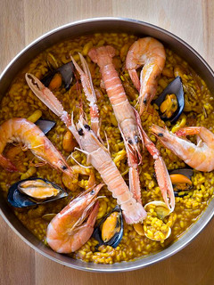 Una foto de Paella de marisco