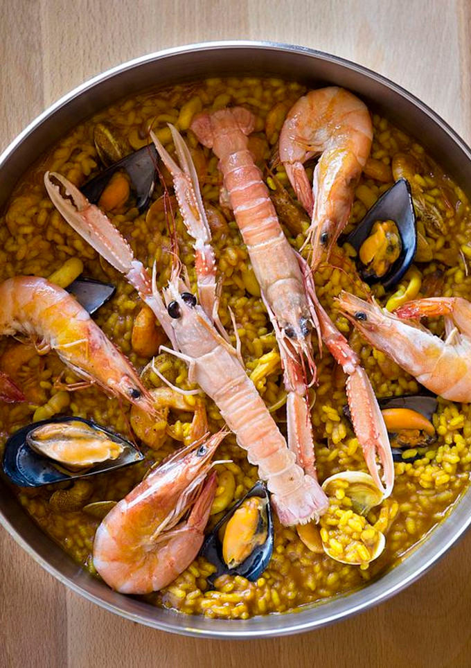 Una foto de Paella de marisco