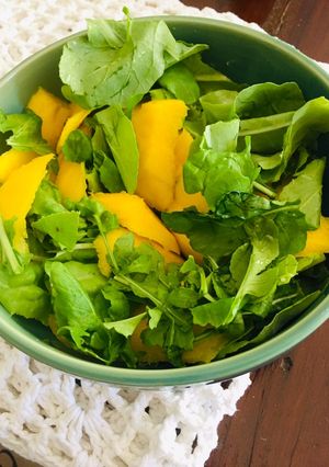 Una foto de Ensalada veraniega y muy rica idéales para nutrirnos y el verano