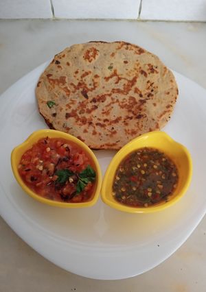 A picture of بیسن کی روٹی ساتھ چٹنیاں.