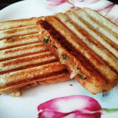 A picture of Potato sandwich.