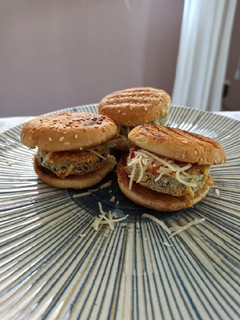 Una foto de Mini hamburguesas de calabacín (en airfryer)