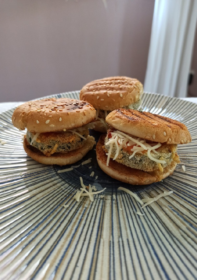 Una foto de Mini hamburguesas de calabacín (en airfryer)