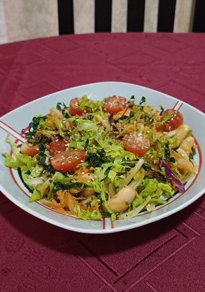 Una foto de Ensalada vegana llena de color, súper completa 😍 Ideal cena 🥗 :)