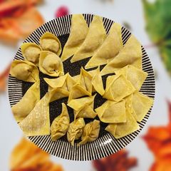 Wonton wraps A picture of Wonton wraps.