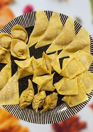 A picture of Wonton wraps.