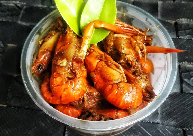 Langkah Mudah untuk Membuat Udang Bumbu Pedas Mantap, Enak