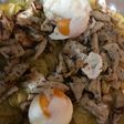 Filetitos de cerdo con patatas al horno con ajito, limón y perejil y huevo poché