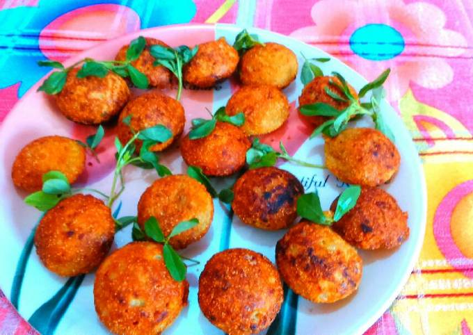 Potatoes onion fritters / aalu pyaaz pakora in appe pan