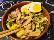 Una foto de fideo de ramen