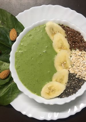 A picture of Spinach Smoothie Bowl.