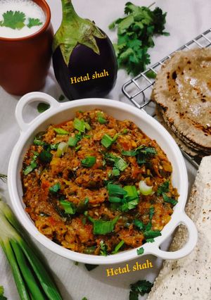 રીંગણ નો ઓળો (Ringan Oro Recipe In Gujarati) રેસીપી મુખ્ય ફોટો