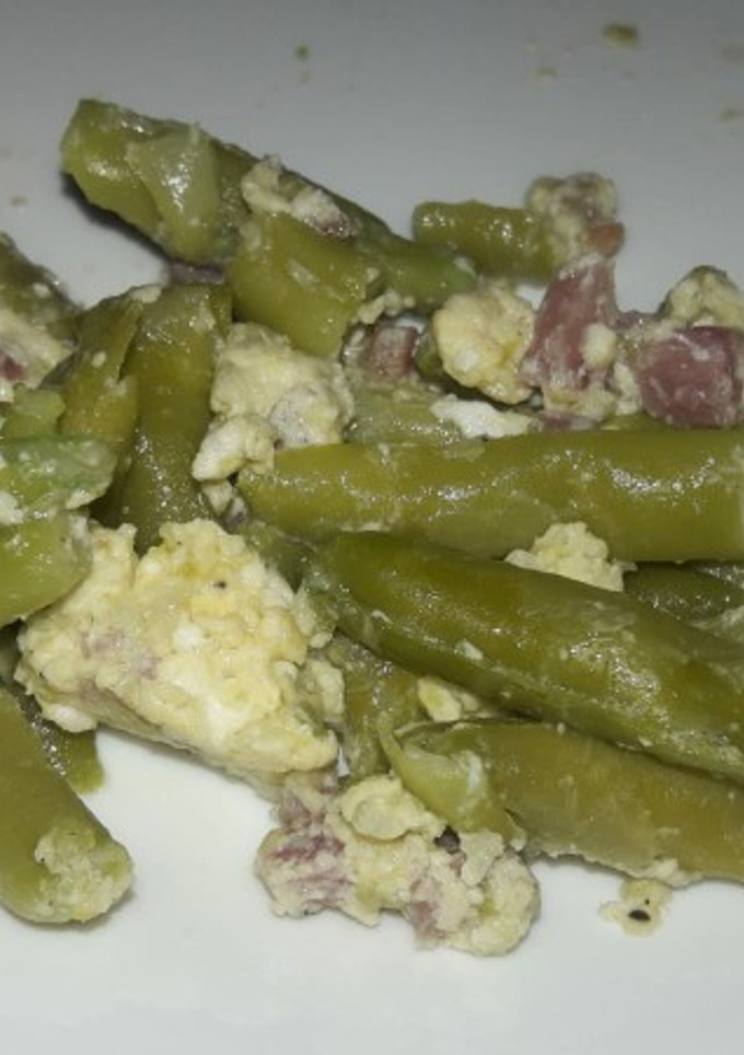 Una foto de Habichuelas verdes revueltas con huevo y jamón