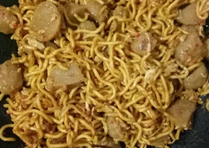 Mie Goreng Bakso (Mie Cap Atom Bulan)