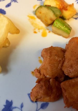 Foto principal de Tacos de pollo adobados con calabacín salteados