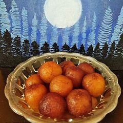 A picture of Gulab jamun.