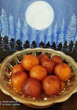 A picture of Gulab jamun.