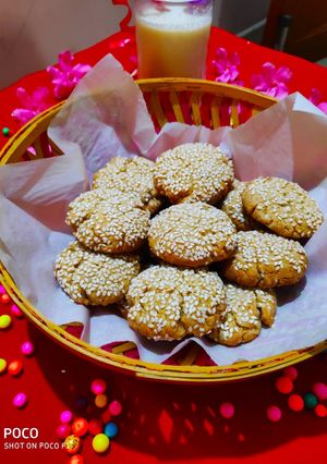 A picture of Thandai Seasame cookies.