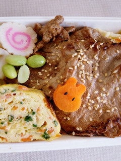 薑汁燒肉丼飯便當 的食譜成品照片