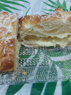 Una foto de Trenza de hojaldre con chocolate blanco