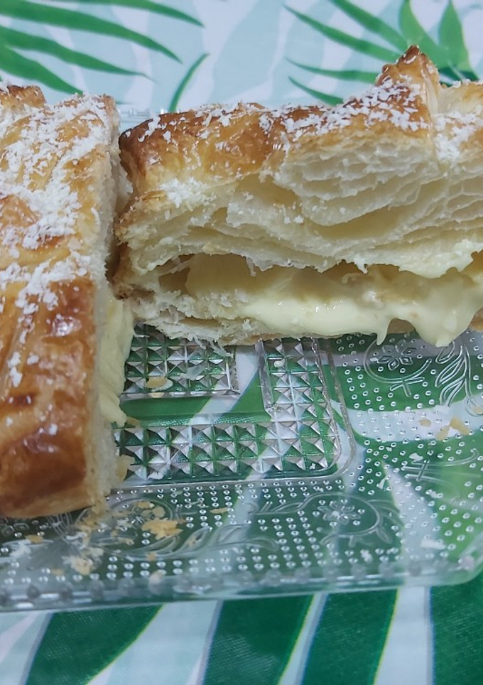 Una foto de Trenza de hojaldre con chocolate blanco