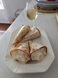 Cucuruchos con Ensaladilla de Gambas