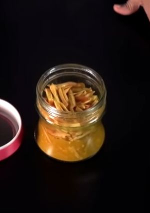 A picture of Ginger pickle.