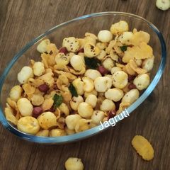 A picture of Makhana Cornflakes Shahi Mixture !!.