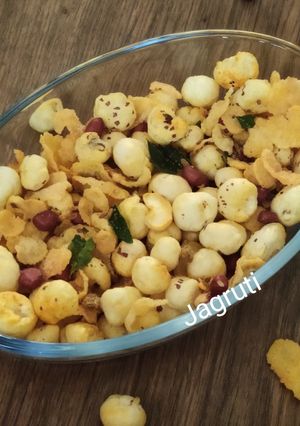 A picture of Makhana Cornflakes Shahi Mixture !!.