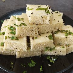 A picture of Rice & Gram dal dhokla.