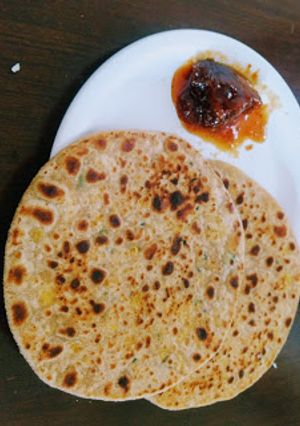A picture of Dal paratha Dalpuri.