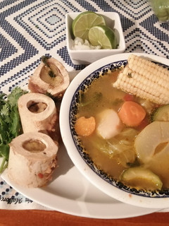 Una foto de Caldo de hueso de res y tuétano