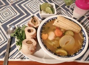 Una foto de Caldo de hueso de res y tuétano