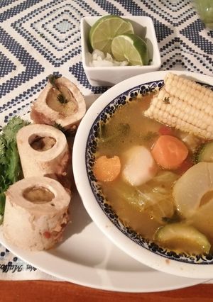 Una foto de Caldo de hueso de res y tuétano